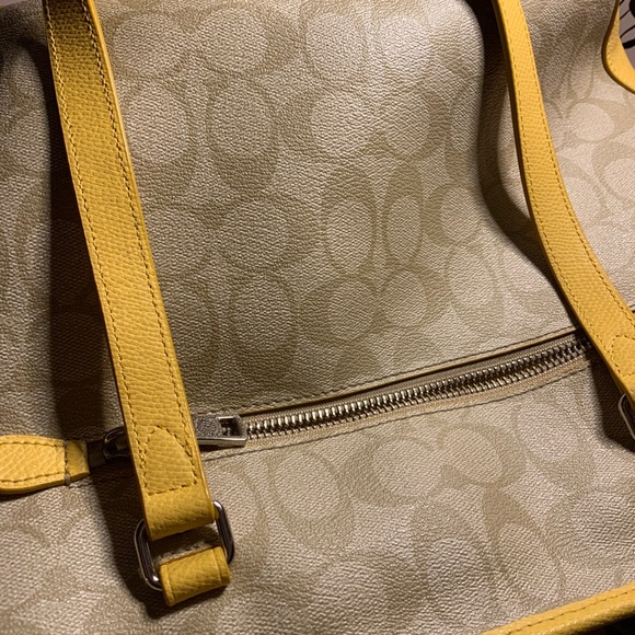 Authentic Signature Coach tote - Picture 5 of 6